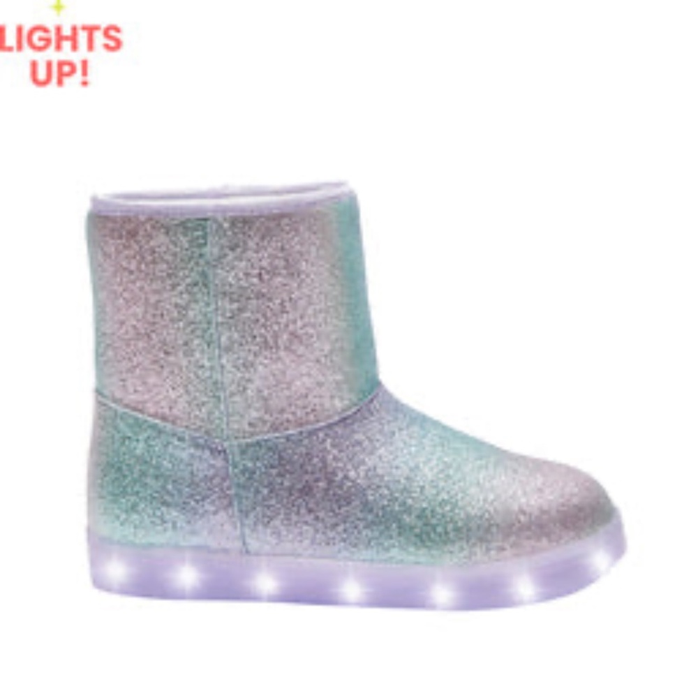 FabKids Light Up Fuzzy Boot size 6 101-3